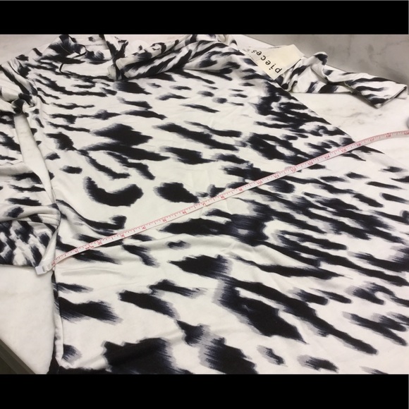 Kensie Animal Print Long Sleeve Dress - Picture 7 of 8